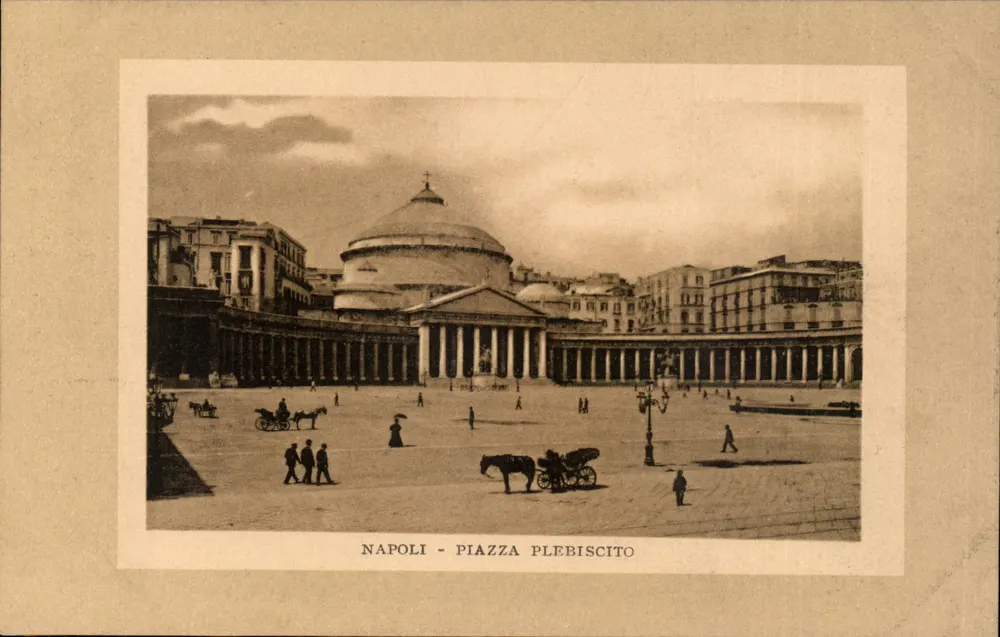 Napoli - Piazza Plebiscito — vue du Palazzo Reale avec colonnades — éditeur inconnu - Recto