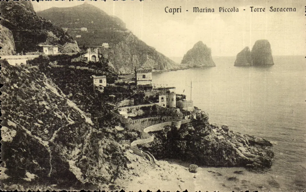 Capri - Marina Piccola - Torre Saracena — Küstenansicht mit Festung und Klippen — Verlag Trametti & Migliaccio, Nr. 43212 - Vorderseite