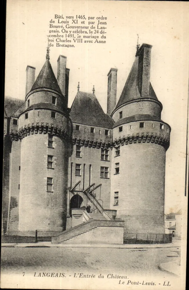 Langeais - A Entrada do Castelo. O Pont-Levis. - LL - Frente
