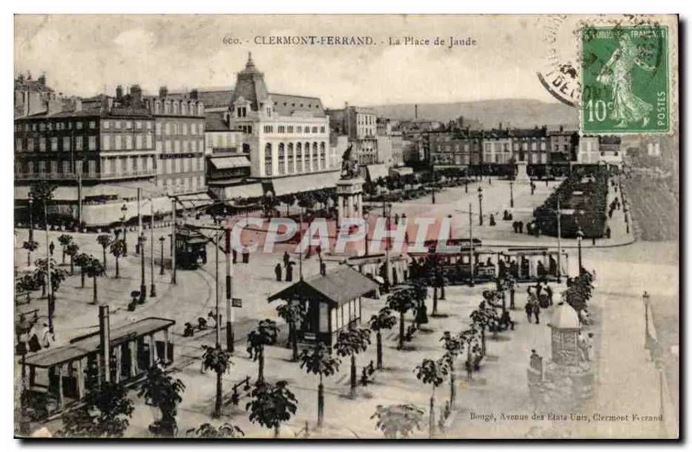 Clermont-Ferrand - La Place de Jaude — Panoramablick mit zentralem Denkmal und Straßenbahn — Verlag Bougé, n°600 - Vorderseite