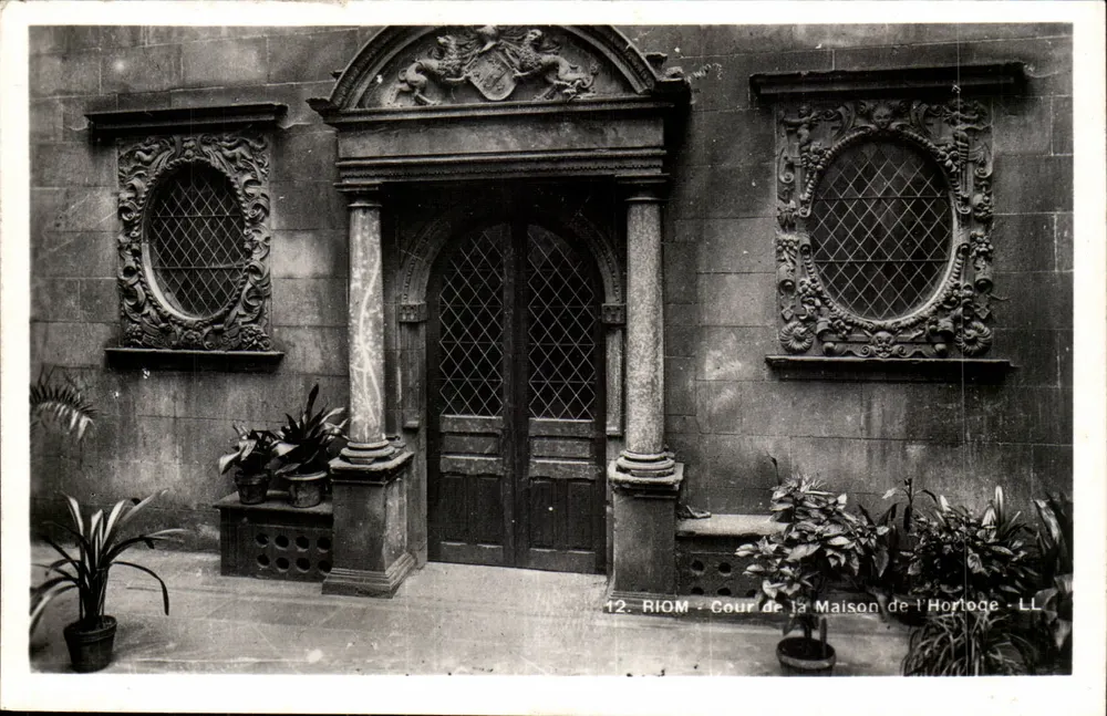Riom - Hof der Uhrenhaus — LL - Vorderseite