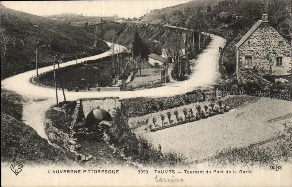 Taufves — Kurve am Pont de la Garde — Die pittoreske Auvergne - Vorderseite