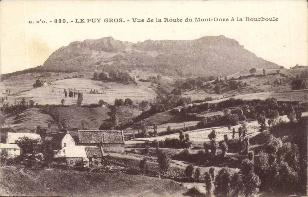 Le Puy Gros — Ansicht der Straße von Mont-Dore nach Bourboule — J. Gouttefanges, Édit. Puy-de-Dôme - Vorderseite