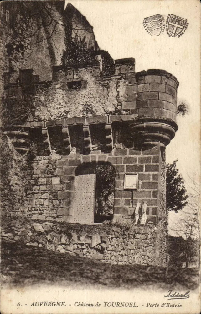 Auvergne - Castelo de Tournoel - Porta de Entrada — Ideal, n°6 - Frente