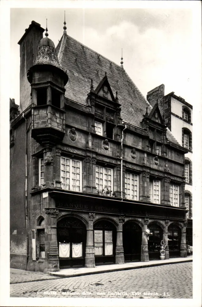 Riom - Casa dita das Cavaleiros, século XVII - LL - Frente