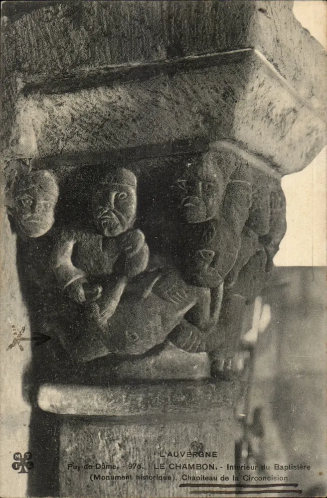 Le Chambon — Innenraum des Taufbeckens — Kapitell der Beschneidung - Vorderseite