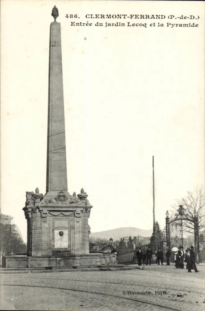 Clermont-Ferrand (P.-de-D.) — Eingang zum Lecoq-Garten und die Pyramide — L'Hirondelle, Paris, n°486 - Vorderseite