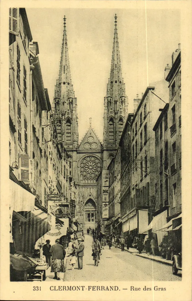 Clermont-Ferrand — Rue des Gras — vista da catedral - Frente