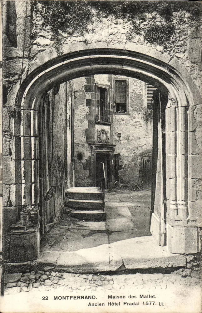 Montferrand — Ehemaliges Hotel Pradal 1577 — LL - Vorderseite