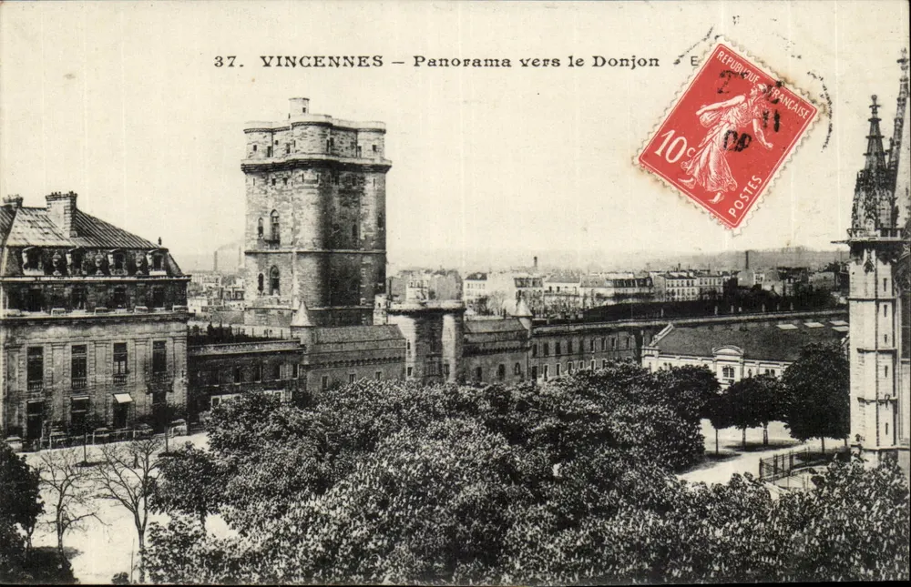 Vincennes — Panorama em direção ao Donjon — E. Malcuit, fot. edit. Paris - Frente