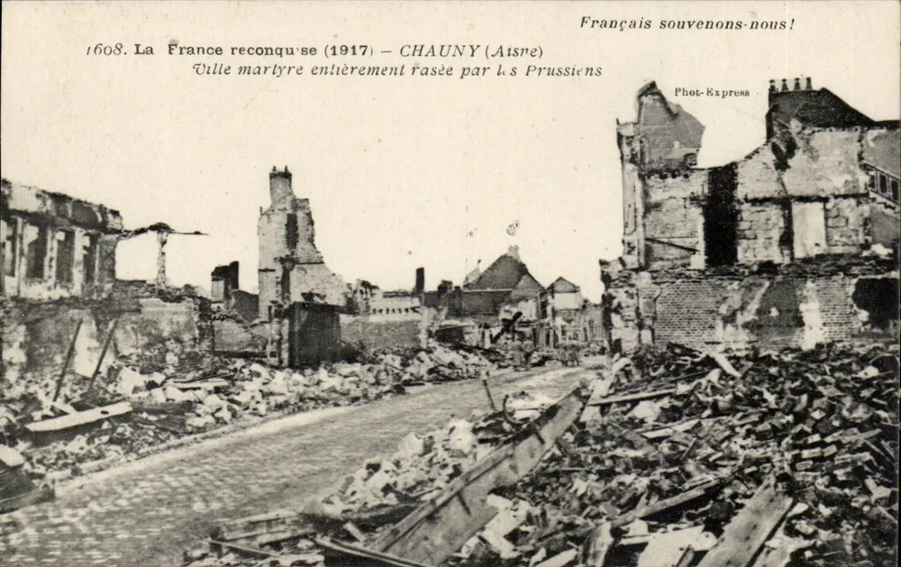 Chauny (Aisne) — Stadt, die von den Preußen vollständig zerstört wurde — Phot-Express - Vorderseite