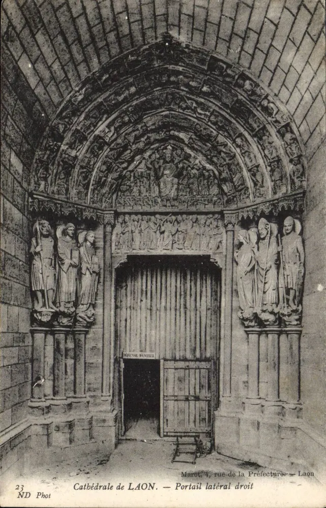 Kathedrale von LAON — Rechter Seitenportal — Défense Winier - Vorderseite