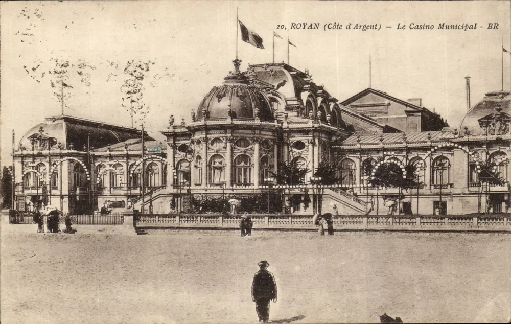 Royan (Côte d'Argent) — O Casino Municipal — BR - Frente