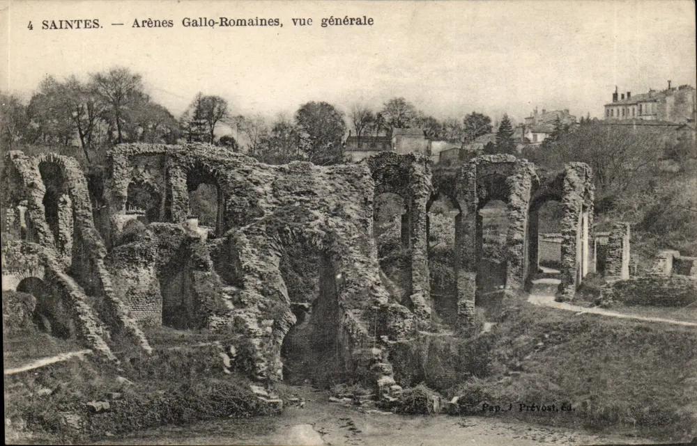 Saintes — Arène Gallo-Romana, vista general — Pap. J Prévoast, Ed. - Anverso