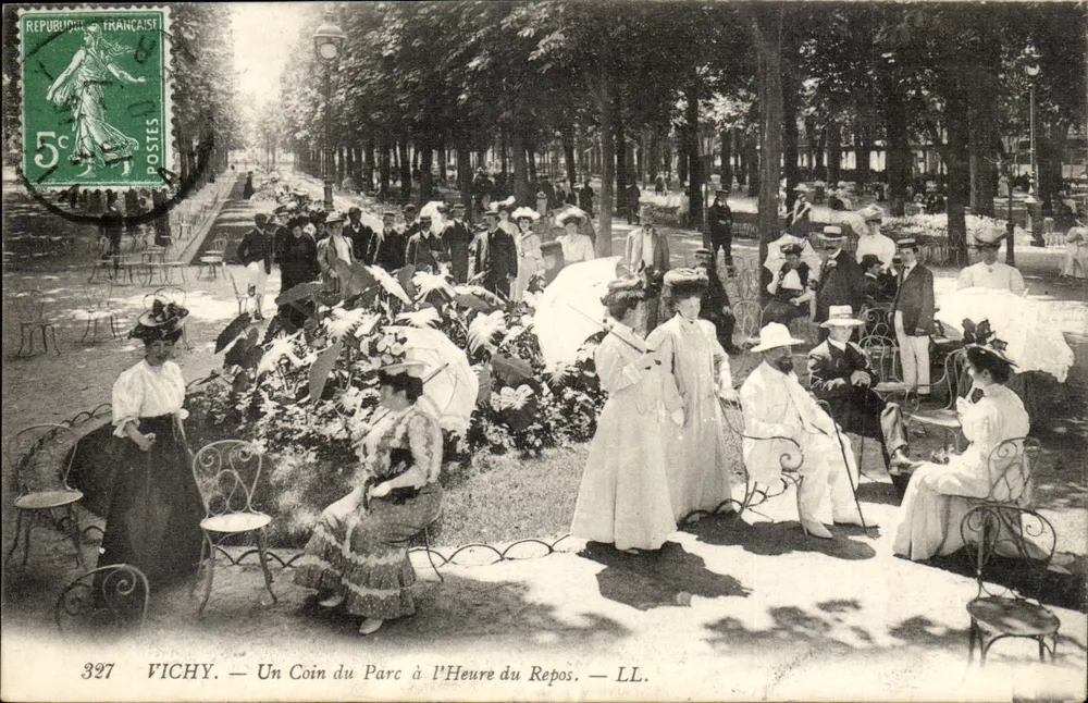 Vichy — Ein Eckchen des Parks zur Ruhezeit — LL. n°397 - Vorderseite