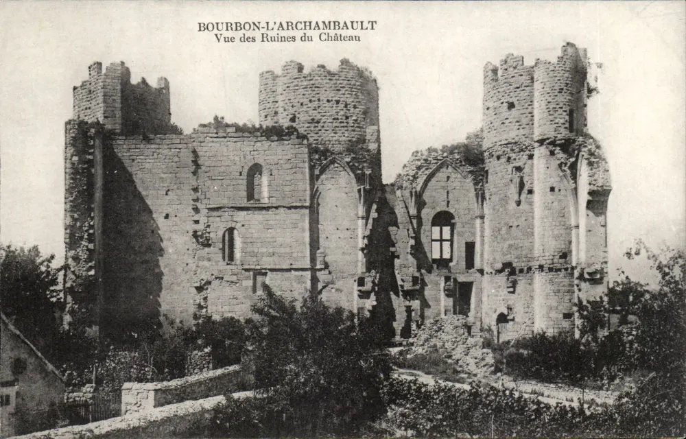 Bourbon-l'Archambault — Ansicht der Ruinen des Schlosses - Vorderseite