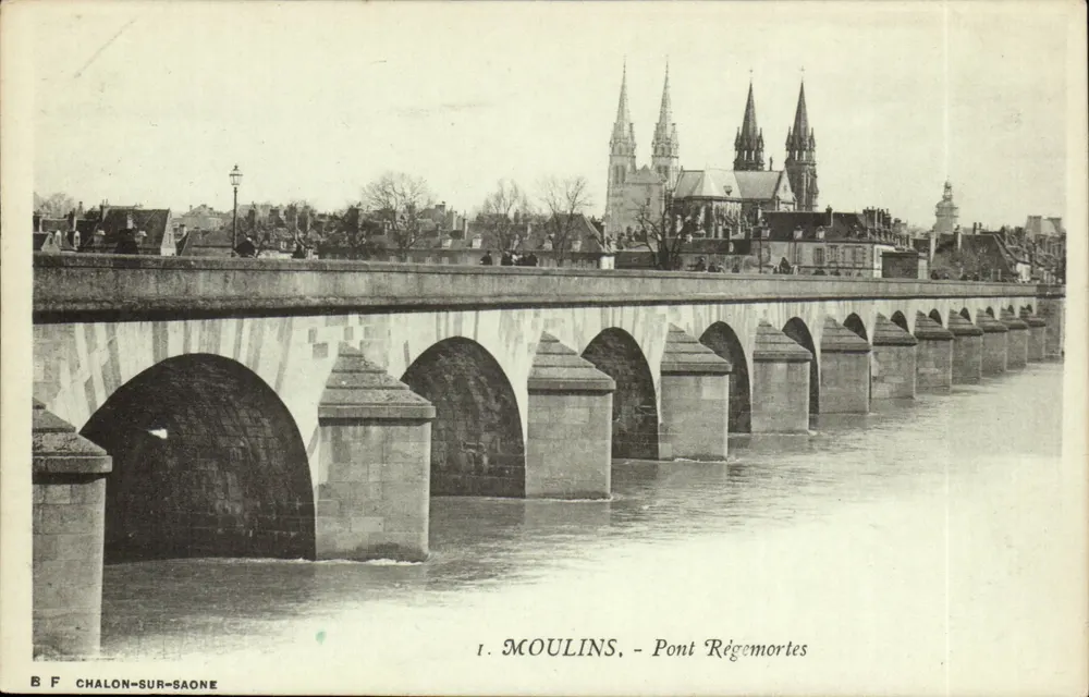 Moulins - Ponte Régemortes — vista do ponte sobre a Saône com a igreja no fundo — editor BF Chalon-sur-Saône, n°1 - Frente