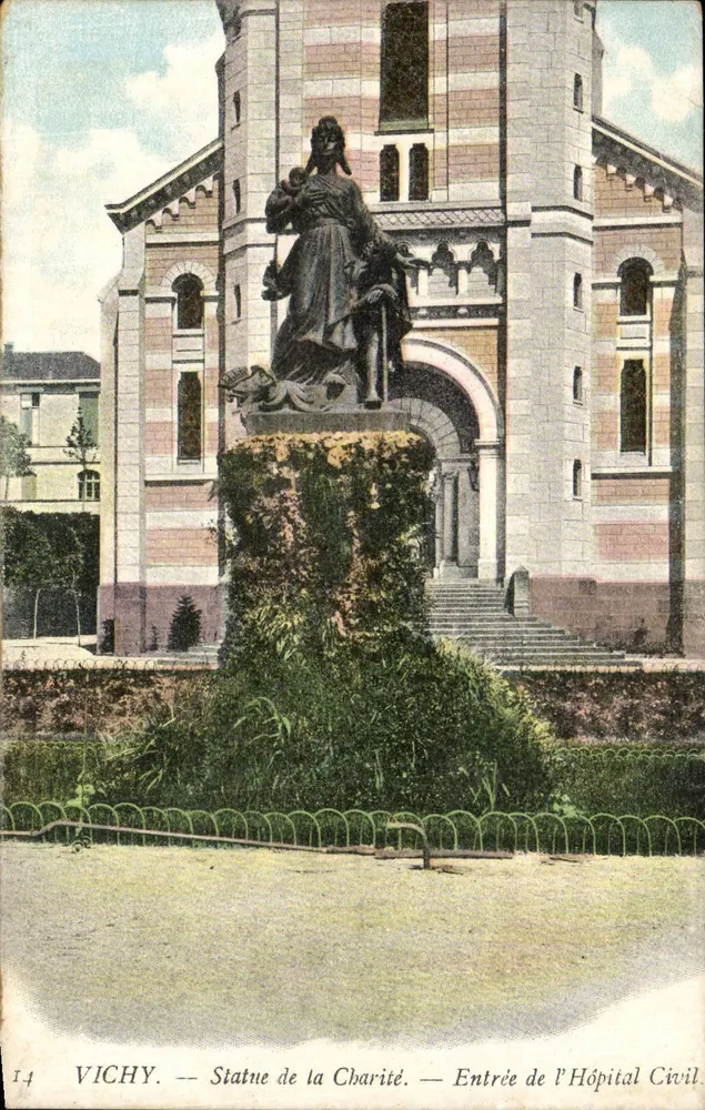 Vichy — Statue der Caritas — Eingang zum Zivilspital - Vorderseite