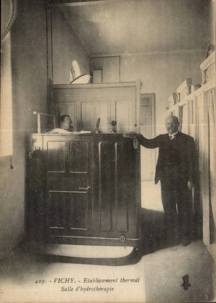 Vichy - Thermalbad - Hydrotherapieraum - Vorderseite