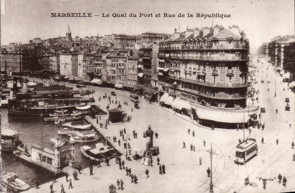 Marseille — Der Hafenkai und die Straße der Republik — Phocéa - Vorderseite