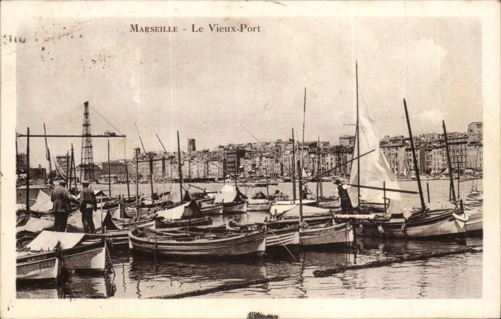Marseille - Le Vieux-Port — vue du port avec bateaux et quai — éditeur non identifié - Recto