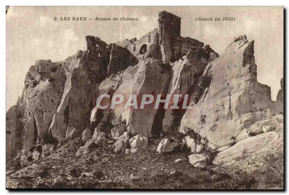 लेस बॉउ - किला के अवशेष - (1632 में ध्वस्त) - आगे