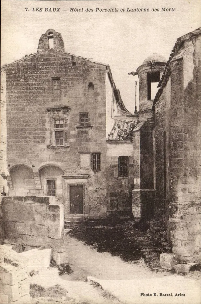 Les Baux — Hotel des Porcelets und Lanterne des Todes — Foto H. Barral, Arles - Vorderseite