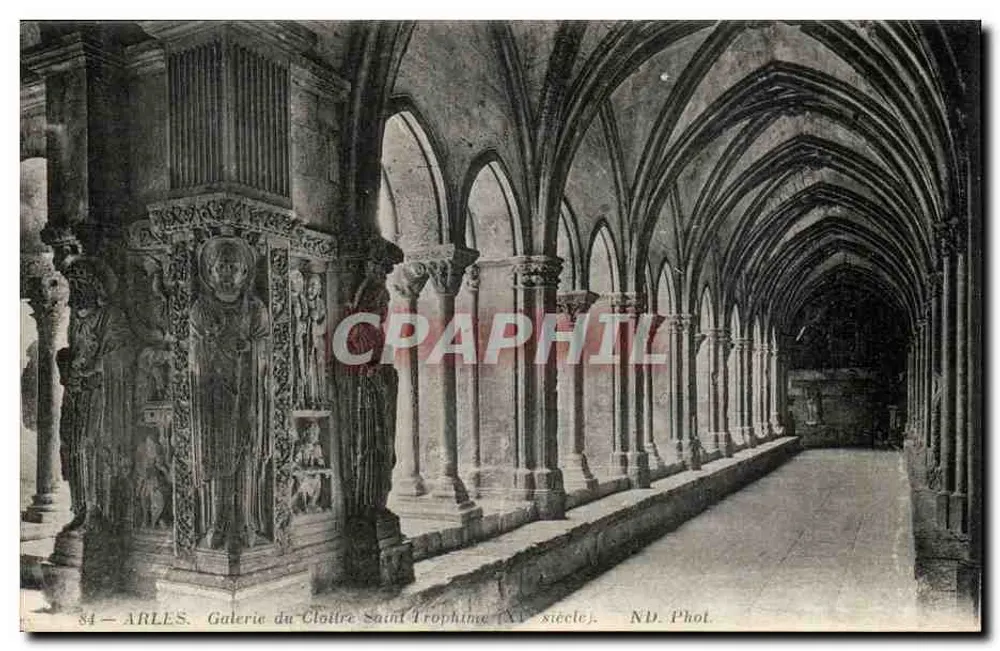 Arles — Galeria do Claustro de São Trofimé (século XII) — ND. Fot. - Frente