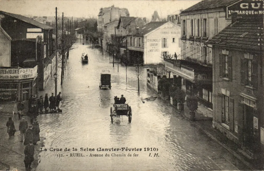 Die Überschwemmung der Seine — Januar-Februar 1910 — Rueil, Avenue du Chemin de fer — I. H. - Vorderseite