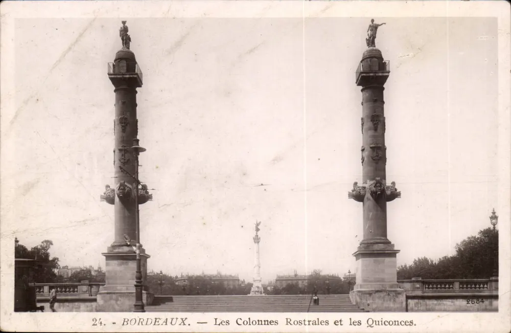 Bordeaux — Die Rostralkolosse und die Quiconces — Mark ROSE, n°2684 - Vorderseite