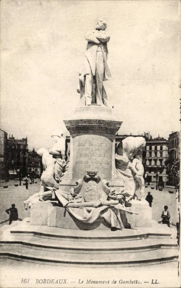 Bordeaux — O Monumento de Gambetta — LL. - Frente