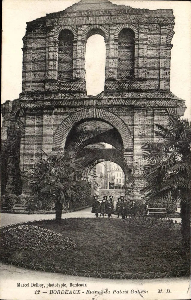 Ruínas do Palácio Gallien — Bordeaux — Marcel Delboy, fototipia, Bordeaux - Frente