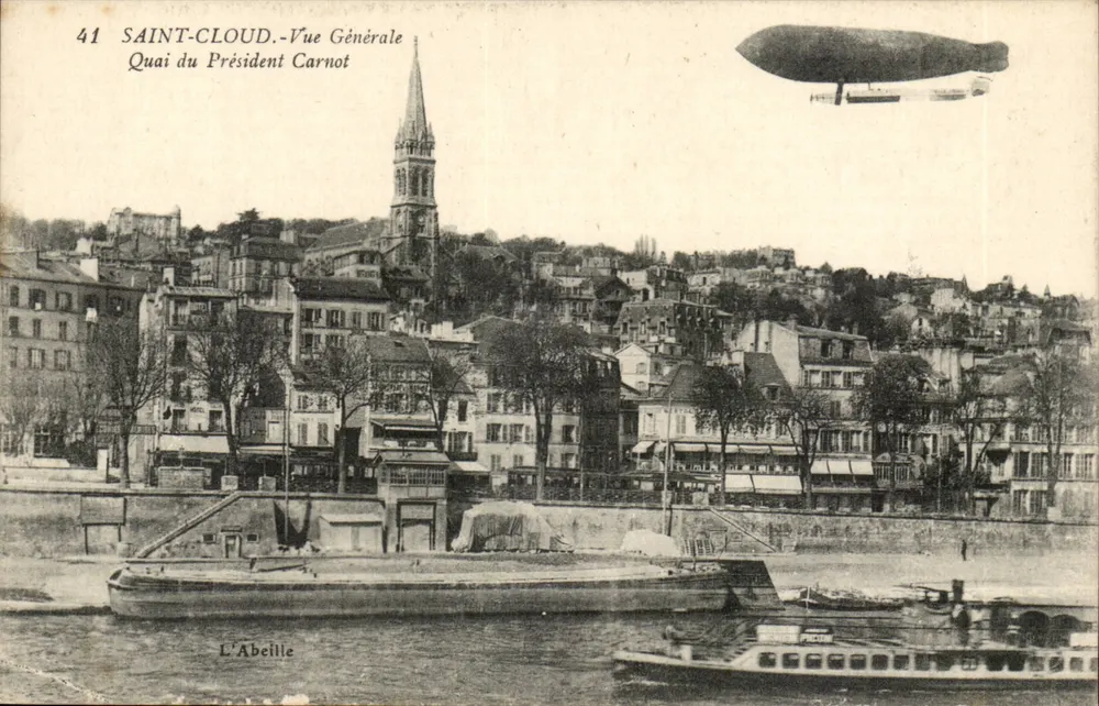 SAINT-LOUD.—Vista Geral do Quai do Presidente Carnot — L'Abeille, n°41 - Frente