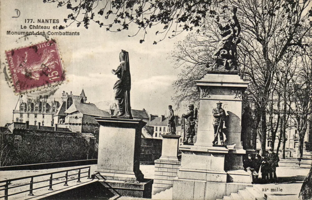 Nantes — Das Schloss und der Denkmal der Soldaten — Verleger: 22. Tausend - Vorderseite