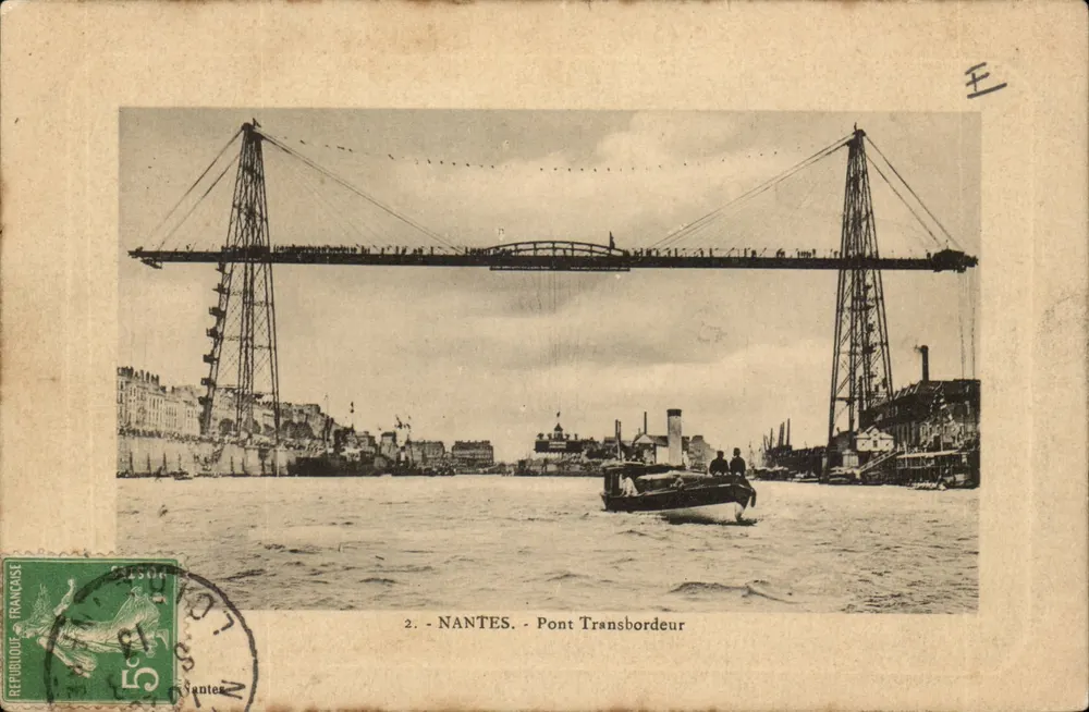 NANTES - Ponte Transbordeur — vista do ponte suspensa e do rio com barco — editor Saison, n°2 - Frente