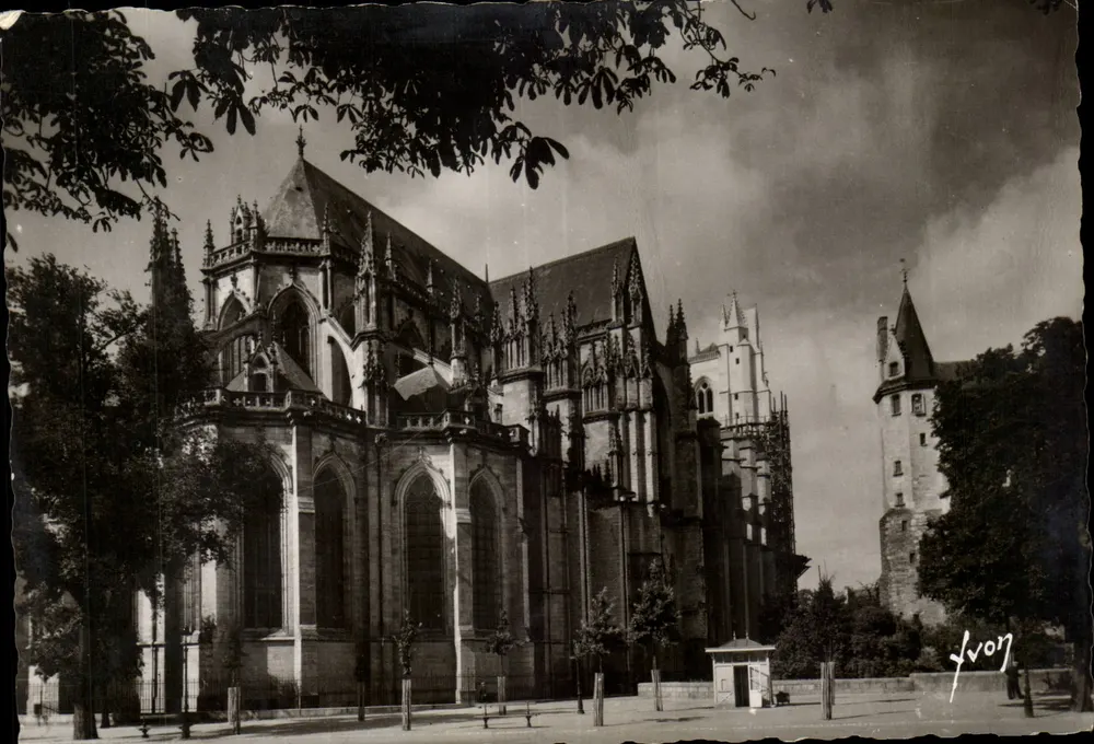Nantes (Loire-Inférieure) — L'Abside della Cattedrale di San Pietro — Éditions d'Art Yvon, Parigi - Recto