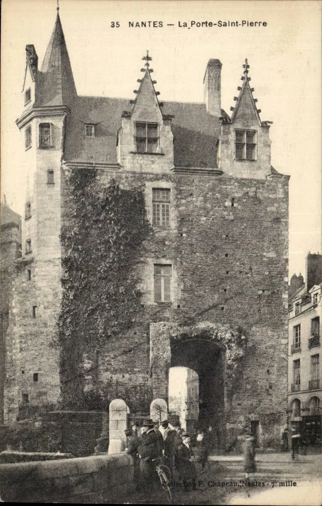 NANTES — A Porta-São-Pedro — Coleção F. Chapeau, Nantes - Frente