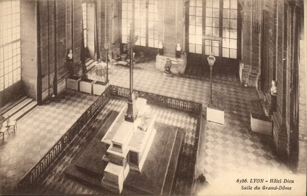 LYON - Hotel Dieu Saal des Großen Domes — anonymer Verleger, Seriennummer 6386 - Vorderseite
