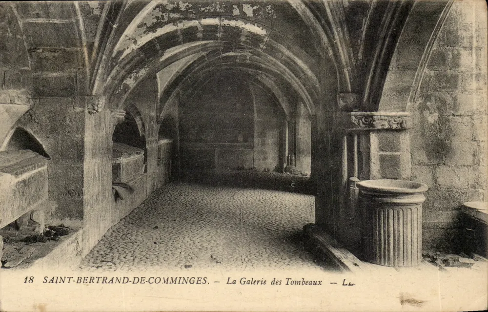 Saint-Bertrand-de-Comminges — Die Galerie der Grabstätten — LL. n°18 - Vorderseite