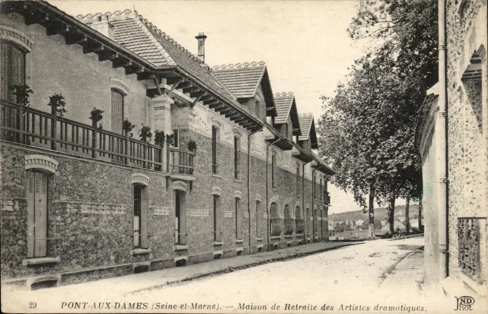 PONT-AUX-DAMES (Seine-et-Marne) — Altersheim für Schauspieler — JND Hot - Vorderseite