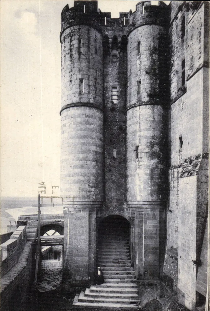 Castelo de Pena de Alegre — vista da entrada principal — editor não identificado - Frente