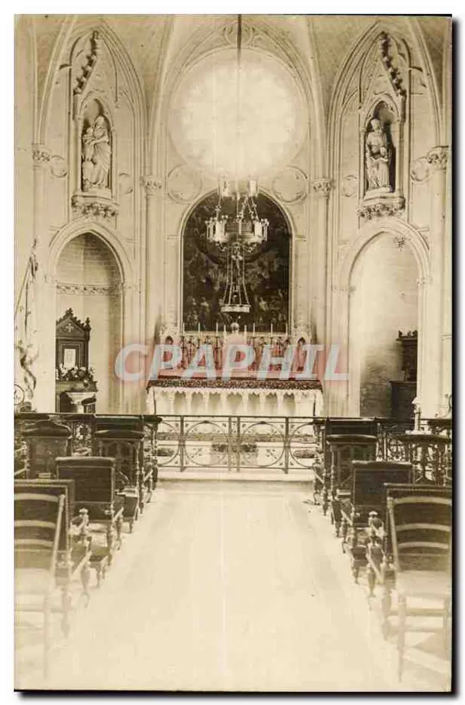 Binnenkant van een gotische kerk — uitzicht van het koor en de altaar — uitgever niet geïdentificeerd - Voorkant