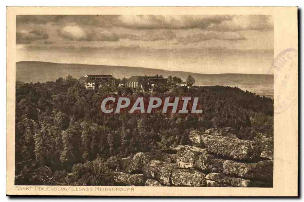 Sankt Odilienberg/Elsass Heidenmauer — vista panorâmica de uma instalação em uma colina arborizada - Frente