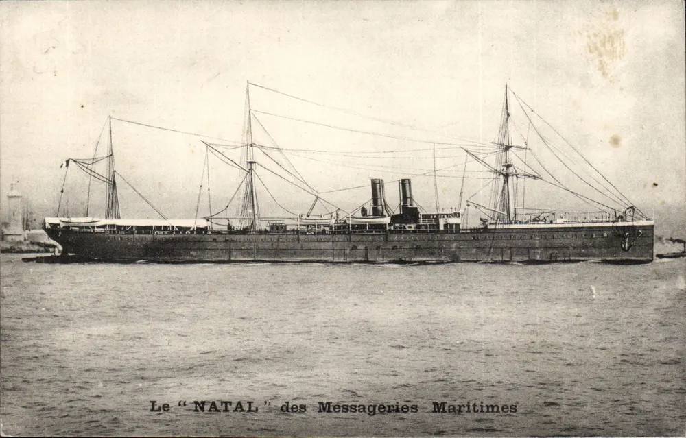 Das "NATAL" der Messageries Maritimes — Dampfschiff und Segel — Ansichtskarte - Vorderseite
