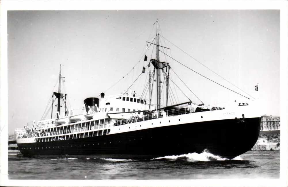 O navio Cygnos — vista lateral no mar — Carta postal - Frente