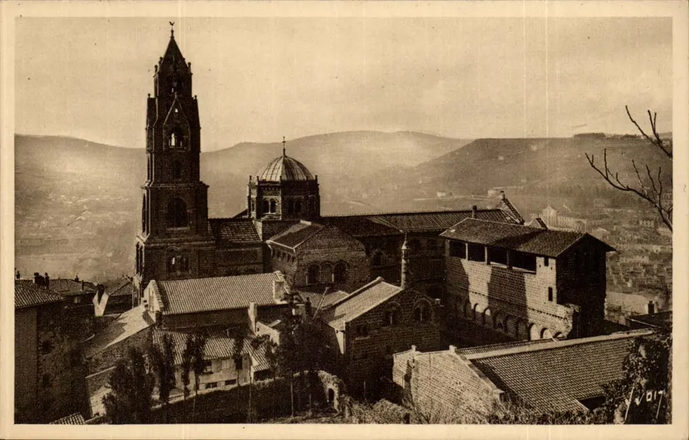 Le Puy (Hte-Loire) — Basilique Notre-Dame du Puy — Seitenansicht — Les Éditions d'Art YVY, Paris - Vorderseite