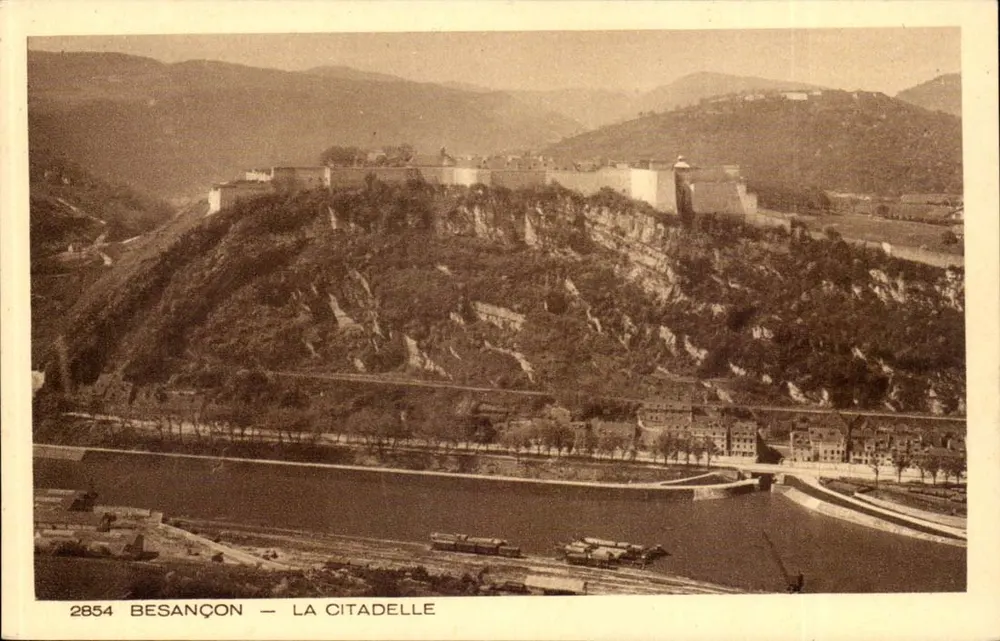 Besançon — A Cidadela — Coleção Le Jura - Frente
