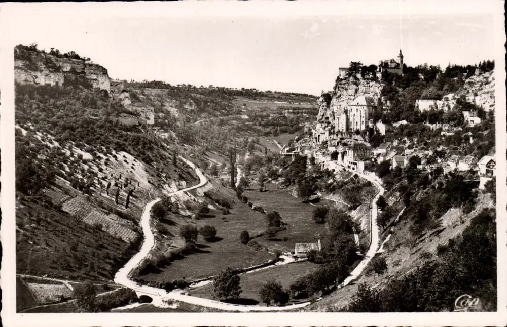 Rocamadour — Allgemeiner Blick und die Kurven der Straße nach Cahors — Réal-Photo - Vorderseite