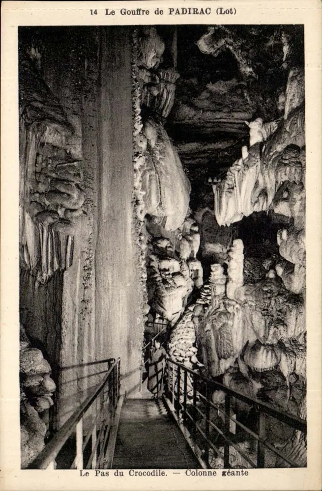 O Gouffre de PADIRAC (Lote) — O Passo do Crocodilo — Coluna gigante — Editor M. FRANCOIS, Limoges - Frente