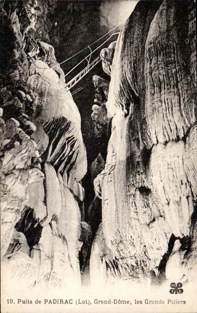 Quelle von Padirac (Lot), Großer Dom, die Großen Säulen — Verlag M.T. n°19 - Vorderseite